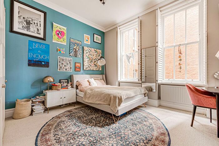 3 Bedroom Flat For Sale In Fitzjames Avenue, London, W14