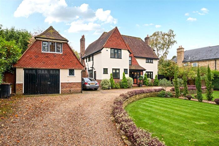 3 Bedroom Detached House For Sale In Elm Walk, Farnborough Park, BR6