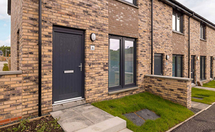 3 Bedroom Terraced House To Rent In Forge Gardens, Glasgow, G21