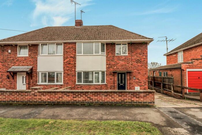 3 Bedroom Semi-Detached House To Rent In Greenfield Avenue, Kettering, NN15