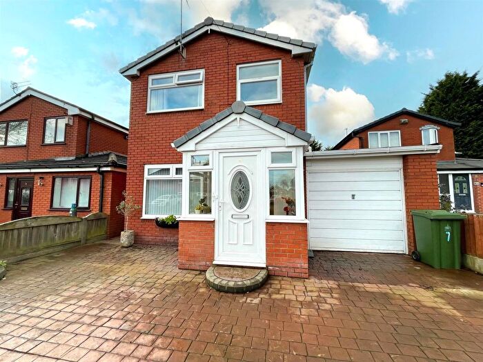3 Bedroom Detached House For Sale In Pewfist Green, Westhoughton, Bolton, BL5