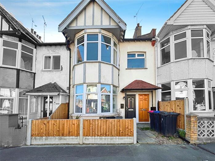 1 Bedroom Apartment For Sale In Southview Drive, Westcliff-on-sea, Southend-on-sea, SS0