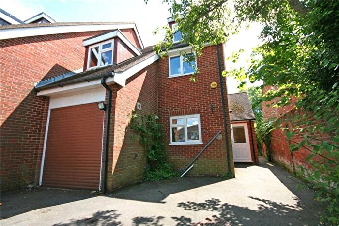 4 Bedroom Semi-Detached House To Rent In Shepherds Lane, Beaconsfield, HP9