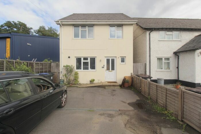 3 Bedroom Detached House To Rent In Oyster Lane, Byfleet, Surrey, KT14