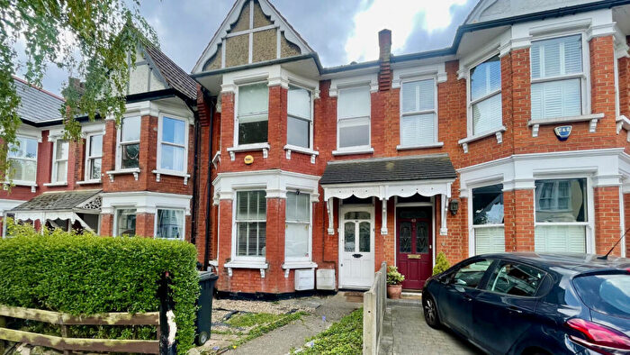 2 Bedroom Flat To Rent In Eaton Park Road, Winchmore Hill, N13