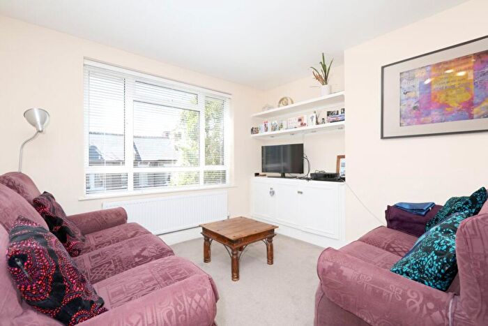 1 Bedroom Flat To Rent In Lofting Road, Angel, N1