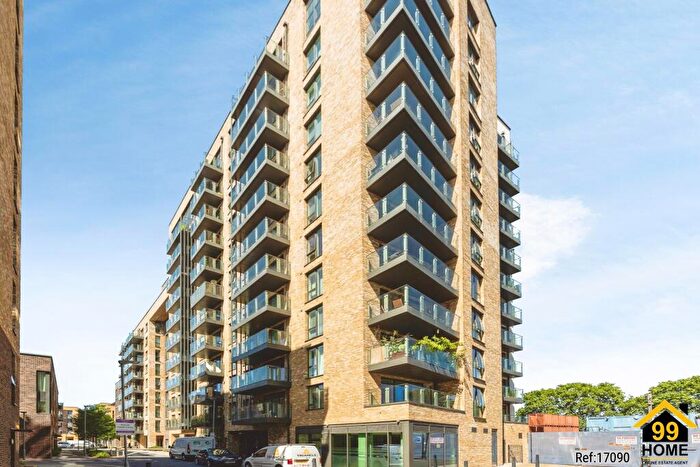 2 Bedroom Flat To Rent In Lamington Heights, London, E14