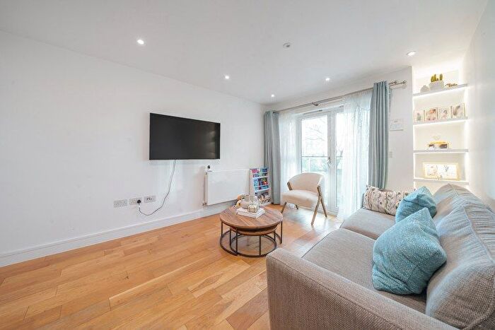 1 Bedroom Flat For Sale In Fairbourne Road, Clapham, London, SW4