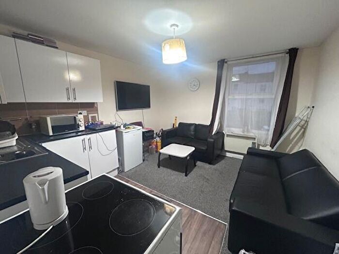 1 Bedroom Flat To Rent In Cardigan Gardens, Luton, LU1
