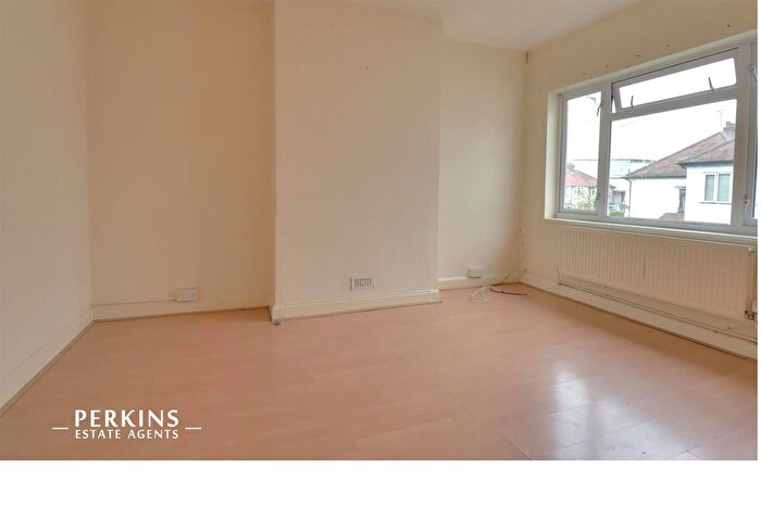 2 Bedroom Maisonette For Sale In Greenford, UB6