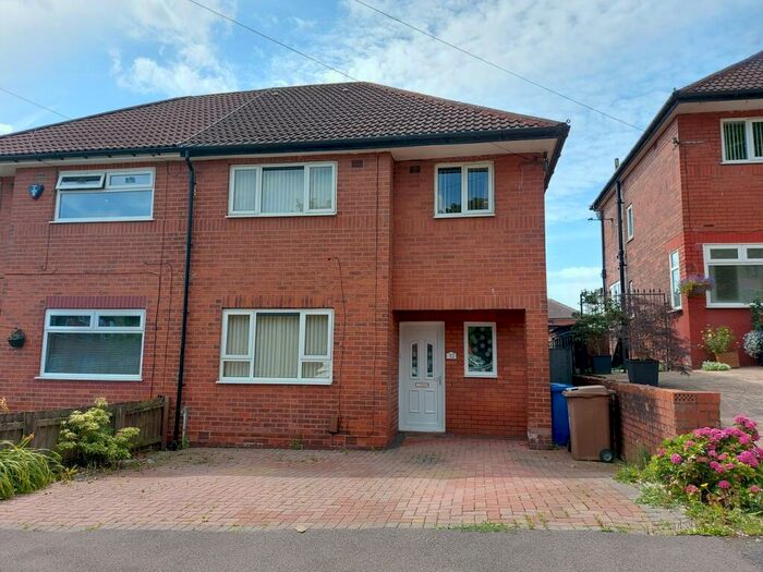 3 Bedroom Semi-Detached House To Rent In Kinder Way, Middleton, Manchester, M24