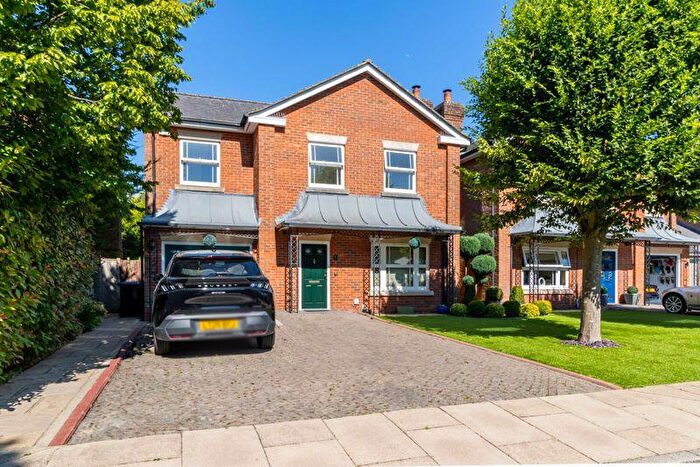 4 Bedroom Detached House For Sale In Tower Place, Warlingham, CR6