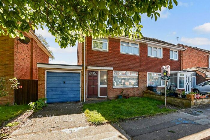 3 Bedroom Semi-Detached House For Sale In Yew Tree Close, Broadstairs, Kent, CT10