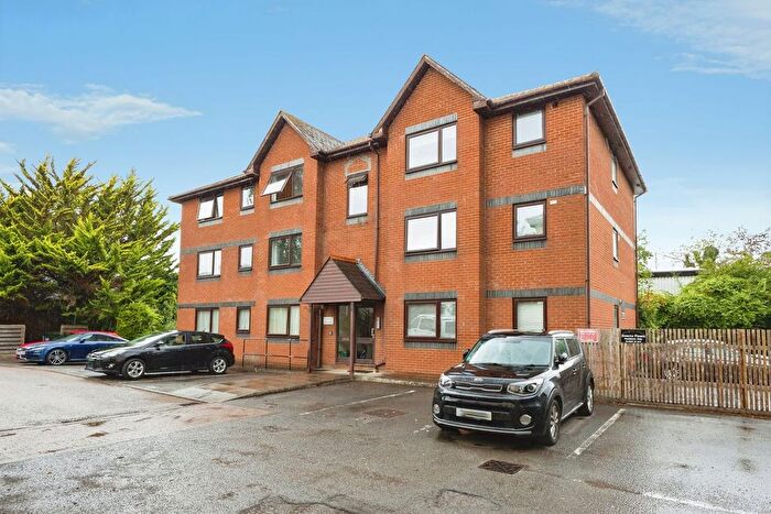 1 Bedroom Flat For Sale In London Road, Overton, Basingstoke, RG25