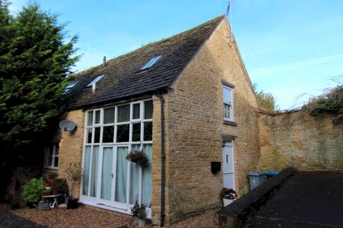 2 Bedroom Barn Conversion To Rent In Albion Street, Chipping Norton, OX7