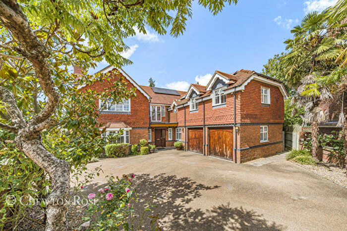 5 Bedroom Detached House For Sale In Willow Drive, Maidenhead, SL6