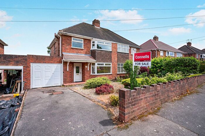 3 Bedroom Semi Detached House For Sale In Peterdale Drive, Penn, Wolverhampton, WV4