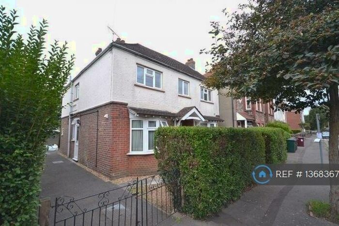 2 Bedroom Flat To Rent In Kings Avenue, Chichester, PO19