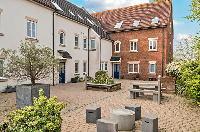 2 Bedroom Apartment For Sale In Sedgemoor Way, Glastonbury, BA6