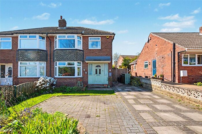 3 Bedroom Semi Detached House For Sale In Sandyacres, Rothwell, Leeds, West Yorkshire, LS26