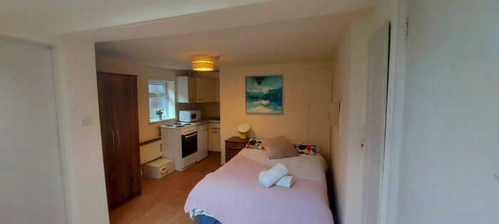 1 Bedroom Property To Rent In Park Avenue, London, NW2