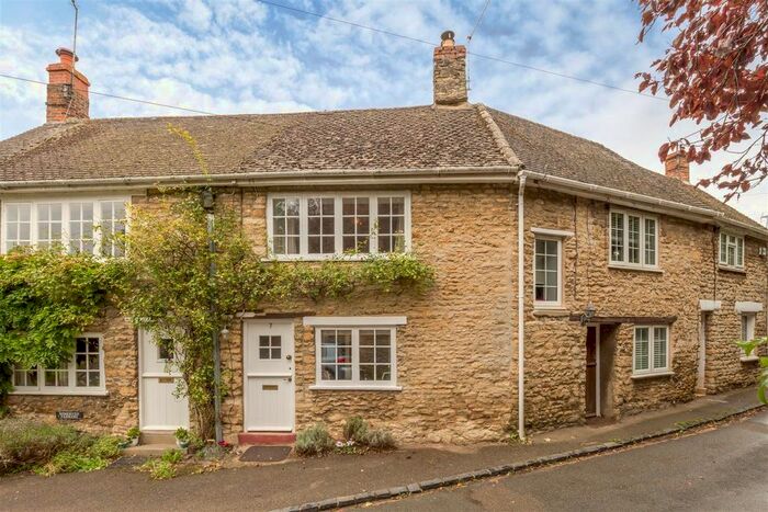 2 Bedroom Property To Rent In Church Street, Bladon, Woodstock, OX20