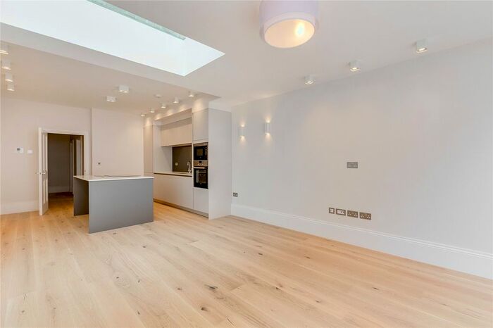 3 Bedroom Flat To Rent In Uxbridge Road, London, W3