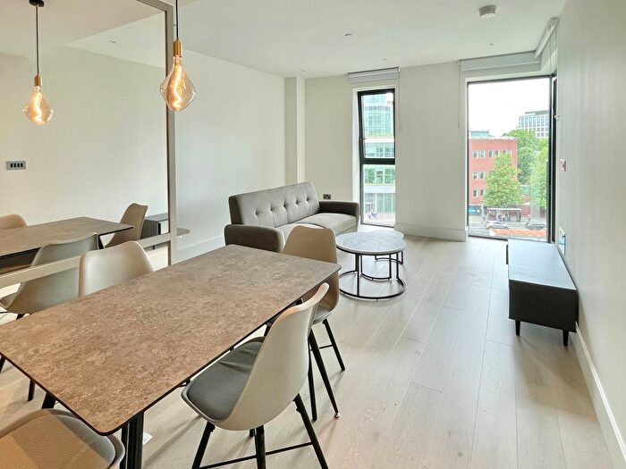 1 Bedroom Flat To Rent In Fountain Park Way, London, W12