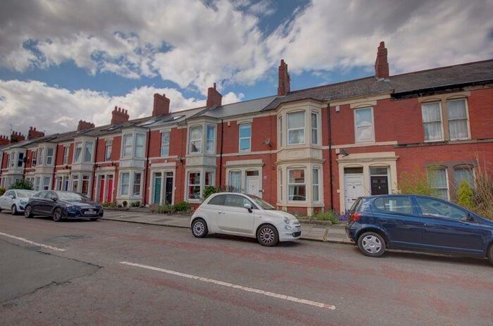 2 Bedroom Flat To Rent In Newlands Road, High West Jesmond, Newcastle Upon Tyne, NE2