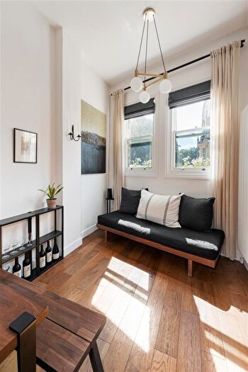 1 Bedroom Flat For Sale In Clarence Road, Hackney Central, E5