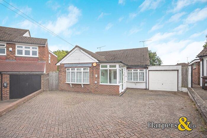 2 Bedroom Detached Bungalow For Sale In Chestnut Grove, Dartford, DA2