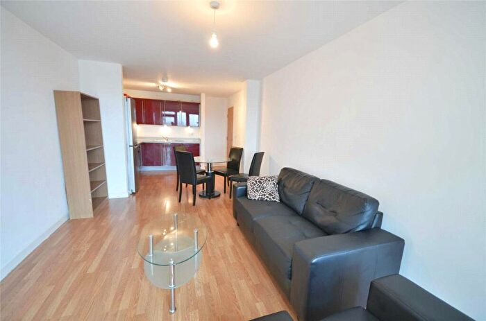 3 Bedroom Apartment To Rent In Zenith, Chapel Street, Salford, M3