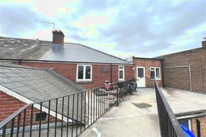 3 Bedroom Flat To Rent In Testwood Lane, Totton, SO40