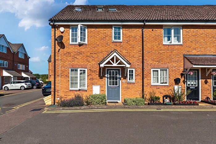 4 Bedroom End Of Terrace House To Rent In Franklins, Maple Cross, Rickmansworth, WD3