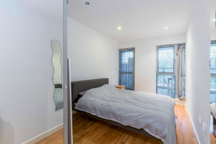 2 Bedroom Flat To Rent In Southgate Road, Hoxton, London, N1