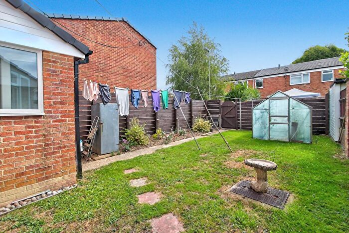 3 Bedroom End Of Terrace House For Sale In Culver Road, Basingstoke, RG21
