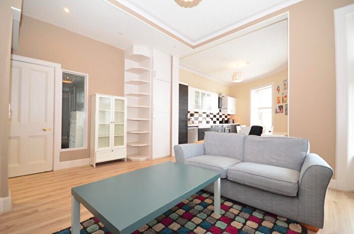 2 Bedroom Flat To Rent In Deanhaugh Street, Stockbridge, Edinburgh, EH4