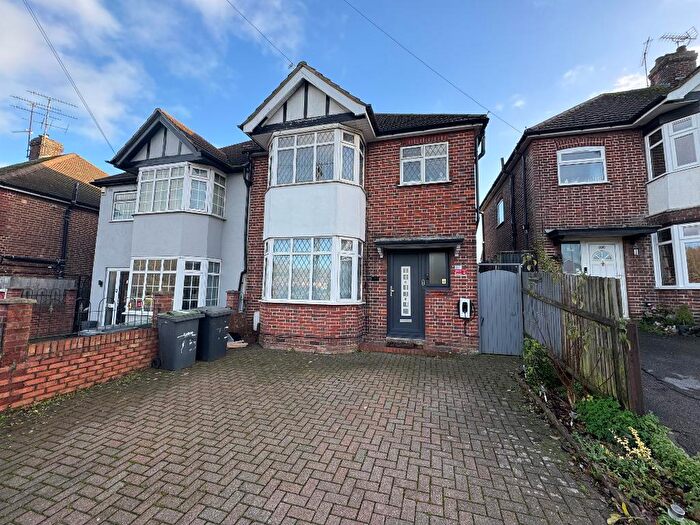 3 Bedroom Semi Detached House For Sale In Hitchin Road, Stopsley, Luton, Bedfordshire, LU2