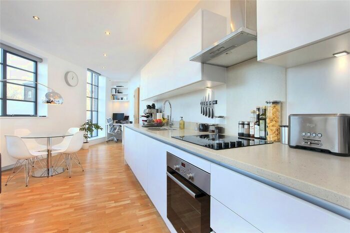 2 Bedroom Flat To Rent In Leigham Court Road, Streatham Hill, SW16