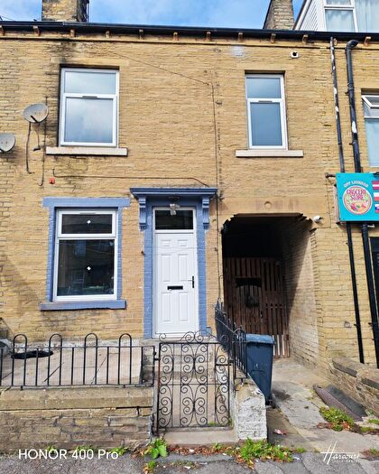 3 Bedroom Terraced House For Sale In Kingswood Street, Bradford, BD7