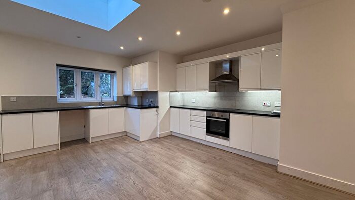 5 Bedroom Semi-Detached House To Rent In Lansdowne Road, Ilford Essex, IG3