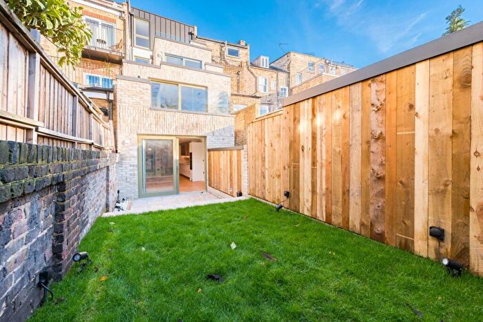 2 Bedroom Flat To Rent In Hornsey Road, Highbury, London, N7