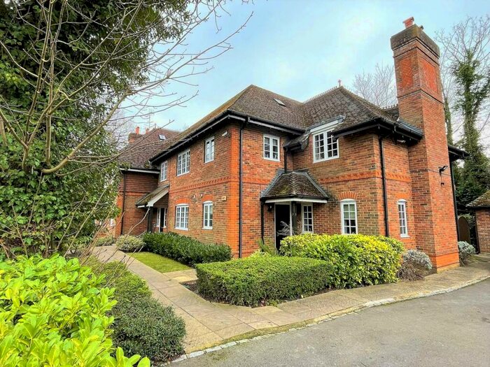 2 Bedroom Apartment To Rent In Reading Road, Yateley, GU46
