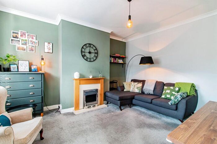 2 Bedroom End Of Terrace House For Sale In Springfield Road, Morley, Leeds, LS27