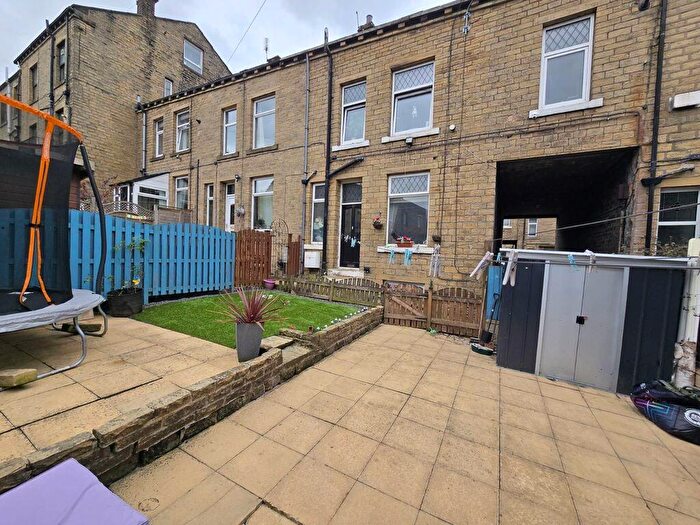 3 Bedroom Terraced House For Sale In Dean Street, Greetland, HX4