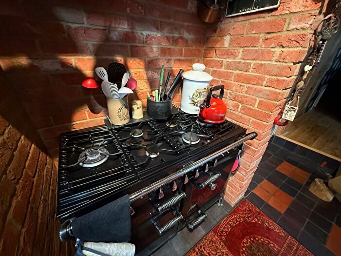 3 Bedroom Semi-Detached House For Sale In Winsover Road, Spalding, PE11