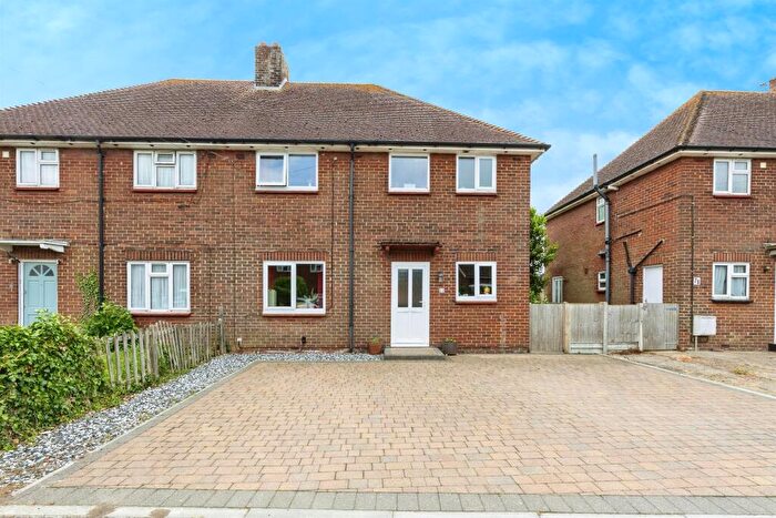 3 Bedroom Semi-Detached House For Sale In The Avenue, Hersden, Canterbury, CT3