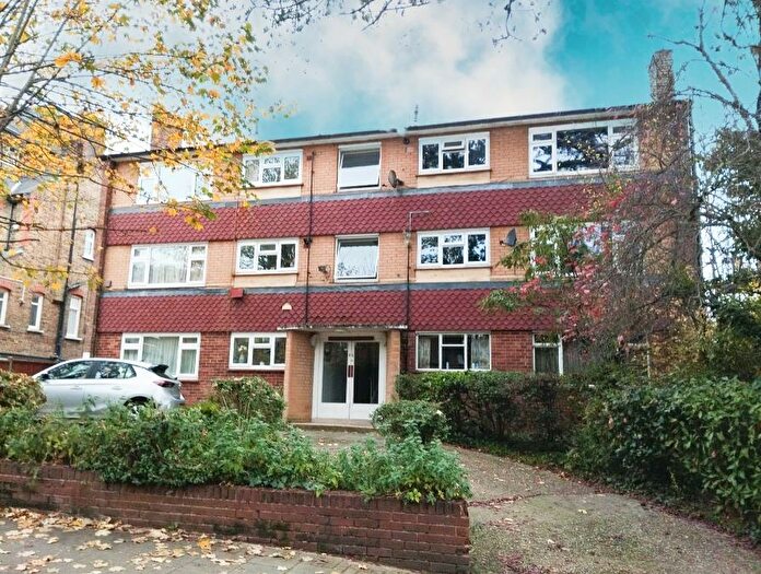 2 Bedroom Flat To Rent In Hillborough Court, Roxborough Park, Harrow On The Hill, HA1