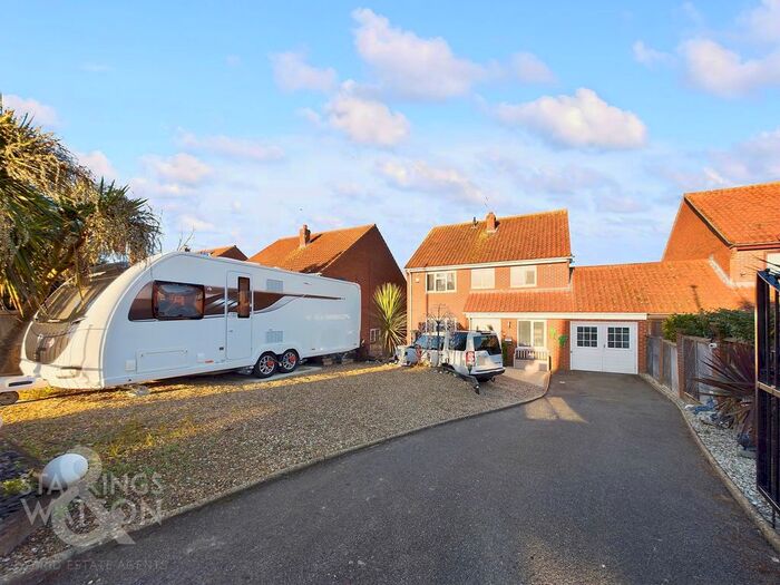 5 Bedroom Link Detached House For Sale In Gurney Road, New Costessey, Norwich, NR5