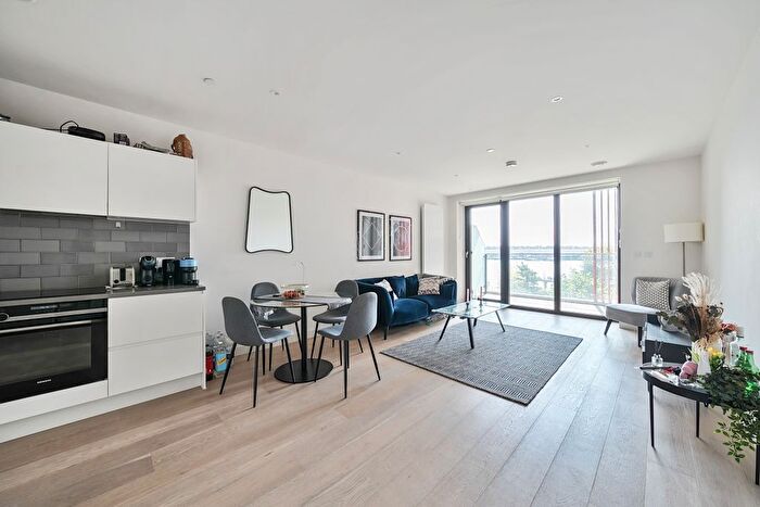 2 Bedroom Flat For Sale In Bonnet Street, London, E16